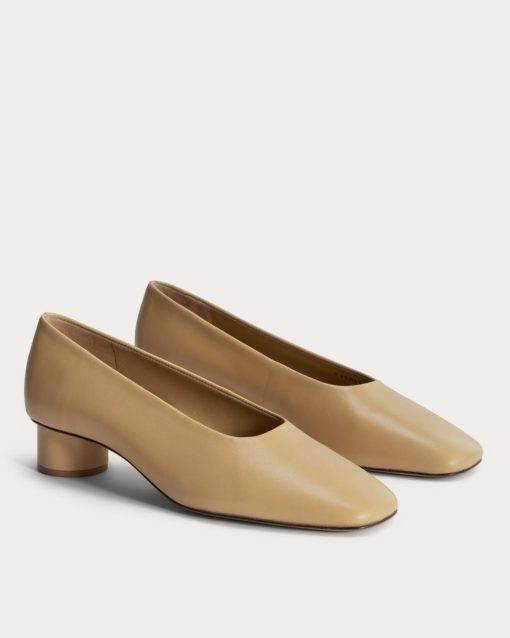 Alternative view of The Gallery Pump | Light Taupe
