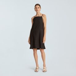 Alternative view of The Linen Apron Dress | Black
