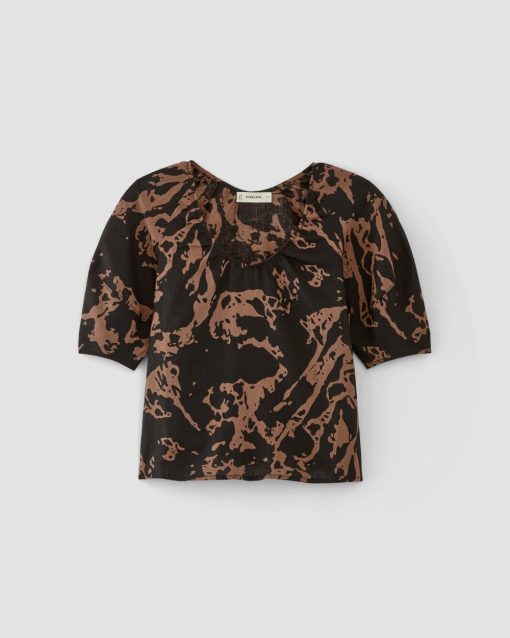 Alternative view of The Scoop Top in Linen | Carob Brown Abstract