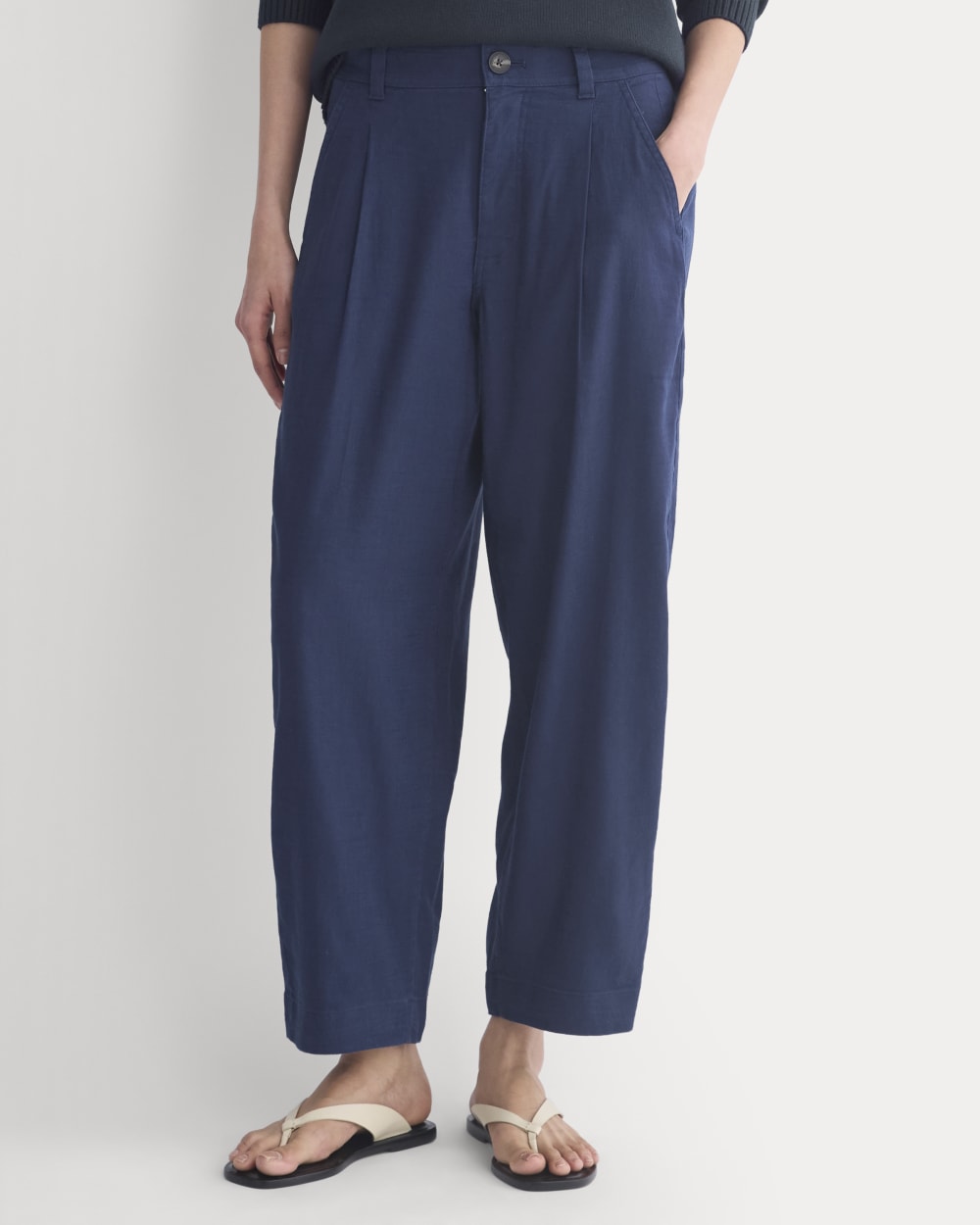 The Everywhere Pant in Stretch Linen | Navy - Image 3