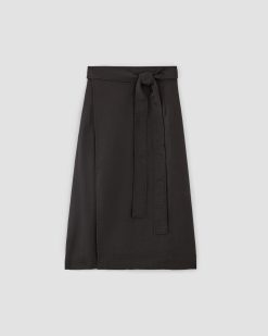 Alternative view of The Linen Wrap Skirt | Black