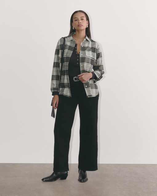 Alternative view of The Boyfriend Shirt in Flannel | Light Heather Oat / Black