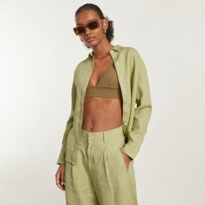 Alternative view of The Must-Have Shirt in Linen | Leek