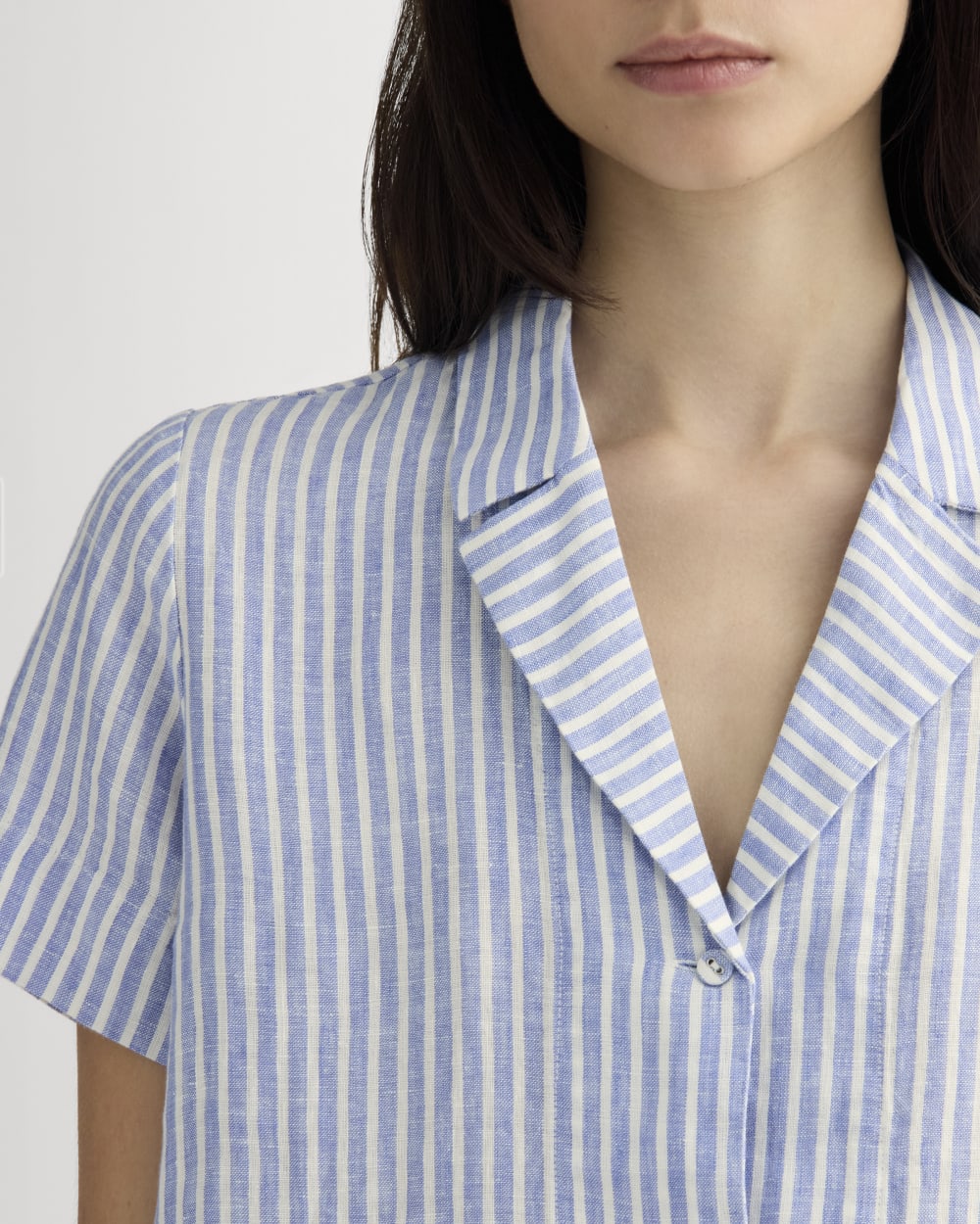 The Notch Shirt in Linen | Bluebell / Bone - Image 4