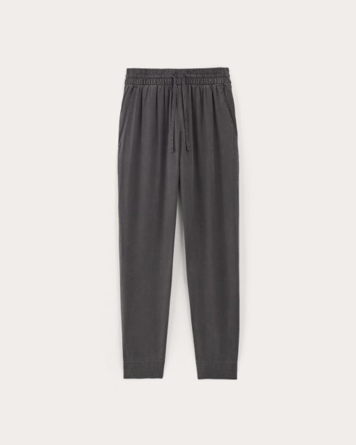 Alternative view of The Tapered Pant in Butterlite | Graphite