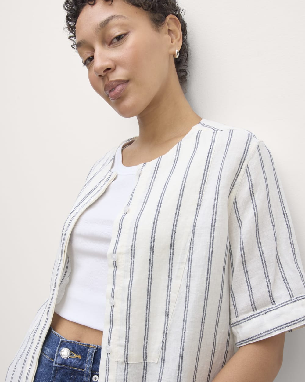 The Bib Shirt in Linen | Bone/Navy - Image 2