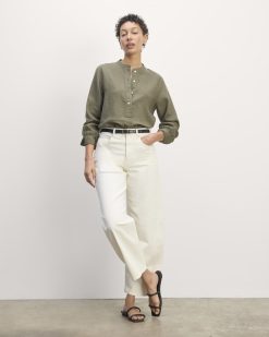 Alternative view of The Henley Shirt in Linen | Kalamata