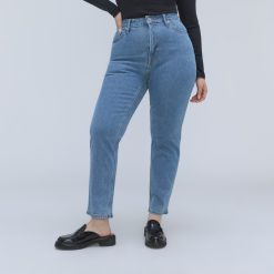 Alternative view of The Cheeky Hourglass Jean | Stone-Washed Sky | 26.5 Inseam