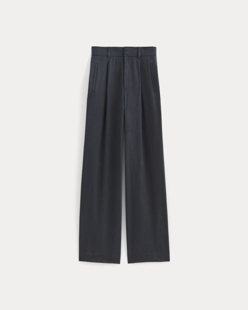 Alternative view of The Draper Pleated Pant in Buttersmooth | Navy | 30 Inseam