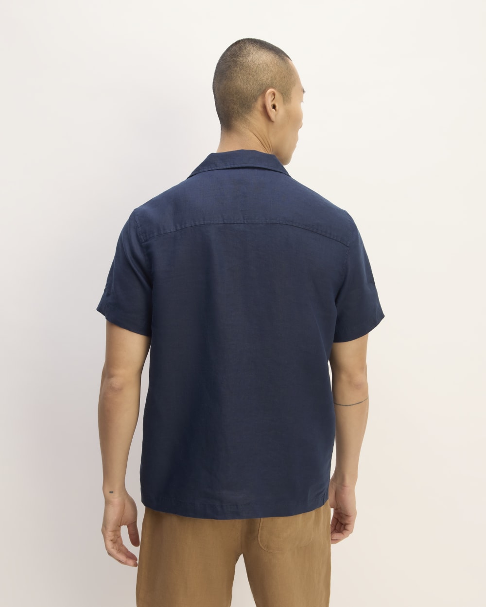 The Resort Shirt in Linen | Navy - Image 6