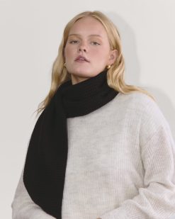Alternative view of The Waffle Scarf | Black