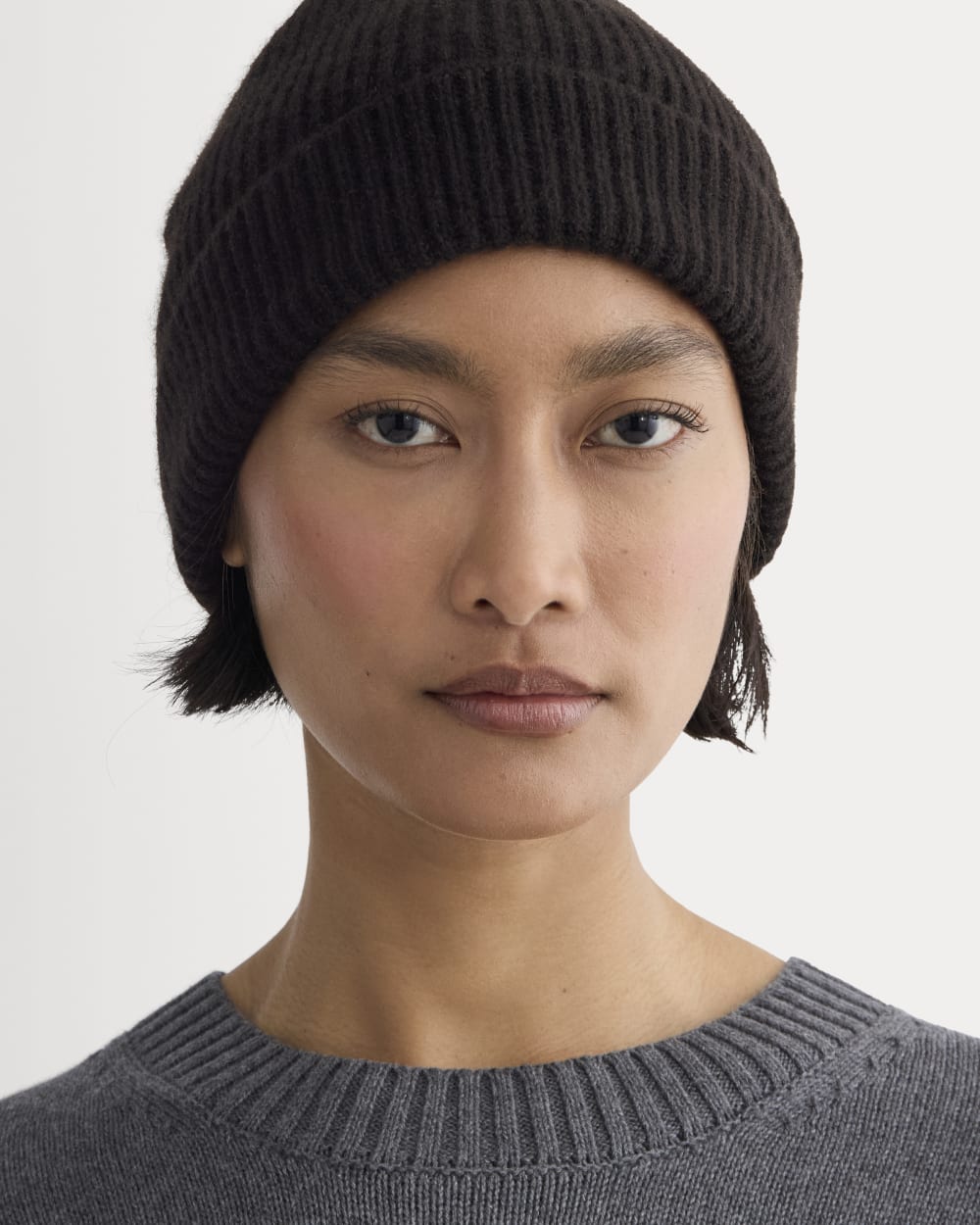 The Cashmere Ribbed Beanie | Black - Image 2